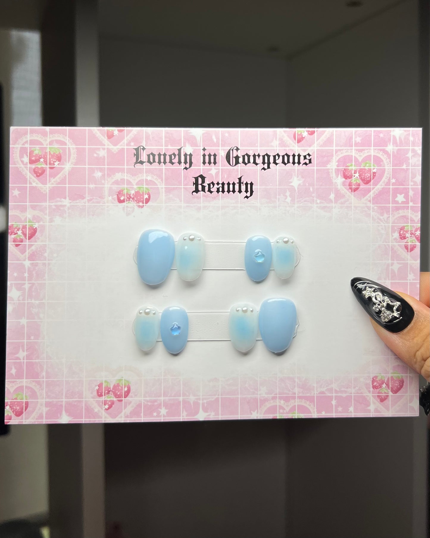Choose Your Character Press-On Nails - Short Round