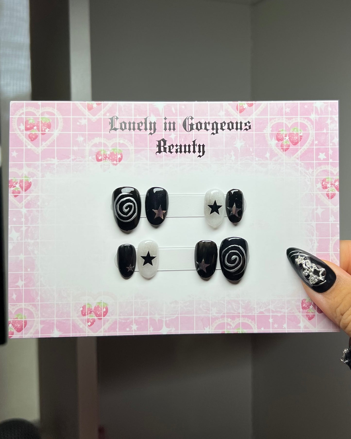 Choose Your Character Press-On Nails - Short Round